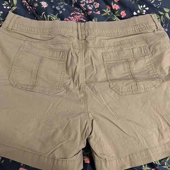 Alpine Design khaki shorts-size 12 - Picture 3 of 3